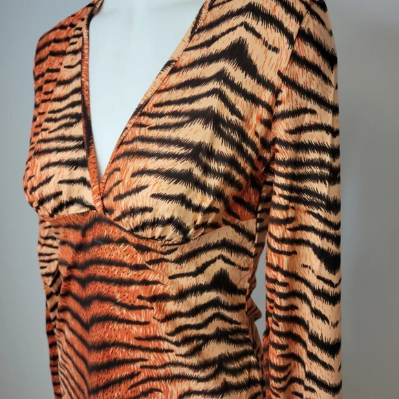 SHEIN V Neck Long Sleeve Top Animal Tiger Print Size Small NWT - Picture 3 of 7